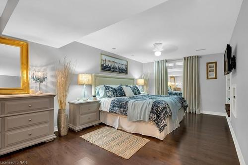 5990 Stevens Street, Niagara Falls, ON - Indoor Photo Showing Bedroom