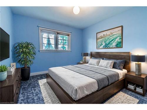 7016 Garden Street, Niagara Falls, ON - Indoor Photo Showing Bedroom