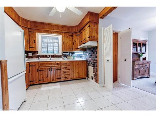 7016 Garden Street, Niagara Falls, ON - Indoor Photo Showing Kitchen