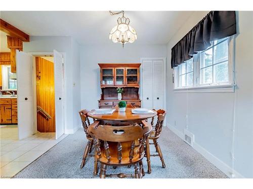 7016 Garden Street, Niagara Falls, ON - Indoor Photo Showing Dining Room