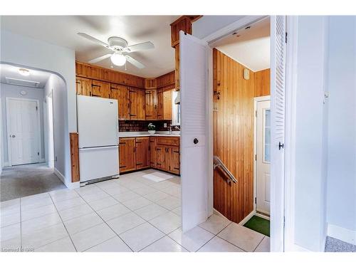 7016 Garden Street, Niagara Falls, ON - Indoor Photo Showing Kitchen