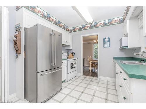 3 Lakebreeze Crescent, St. Catharines, ON - Indoor Photo Showing Kitchen With Double Sink