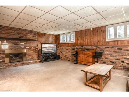 3 Lakebreeze Crescent, St. Catharines, ON - Indoor With Fireplace