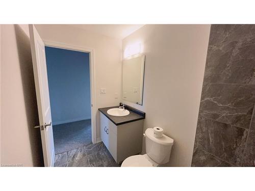 Upper-75 Hillcrest Road, Port Colborne, ON - Indoor Photo Showing Bathroom