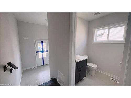 Upper-75 Hillcrest Road, Port Colborne, ON - Indoor Photo Showing Bathroom