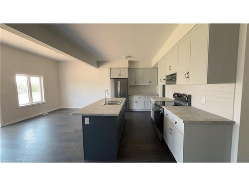 Upper-75 Hillcrest Road, Port Colborne, ON - Indoor Photo Showing Kitchen With Double Sink