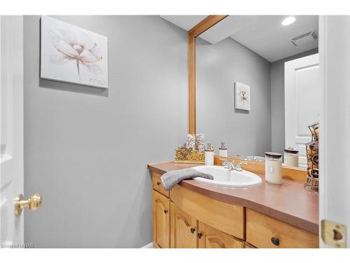 279 Lakeshore Road West Road, Port Colborne, ON - Indoor Photo Showing Bathroom