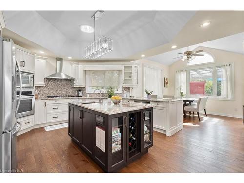 7712 Southwood Drive, Niagara Falls, ON - Indoor Photo Showing Kitchen With Upgraded Kitchen