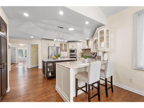 7712 Southwood Drive, Niagara Falls, ON - Indoor Photo Showing Kitchen With Upgraded Kitchen