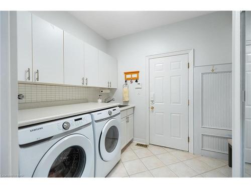 7712 Southwood Drive, Niagara Falls, ON - Indoor Photo Showing Laundry Room