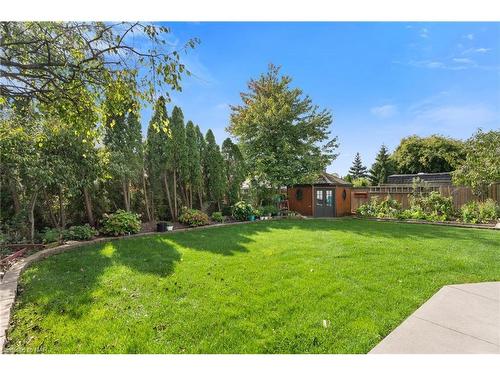 7712 Southwood Drive, Niagara Falls, ON - Outdoor With Backyard