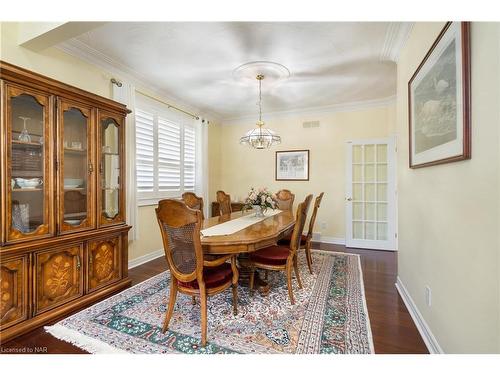 7712 Southwood Drive, Niagara Falls, ON - Indoor Photo Showing Dining Room