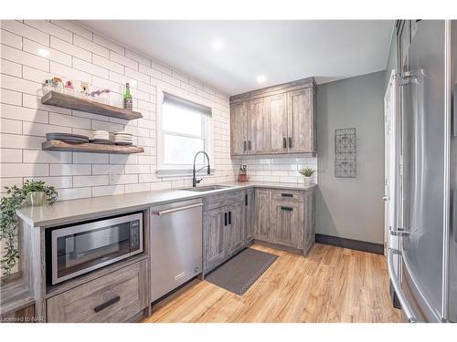 12 Forest Road, Welland, ON - Indoor Photo Showing Kitchen