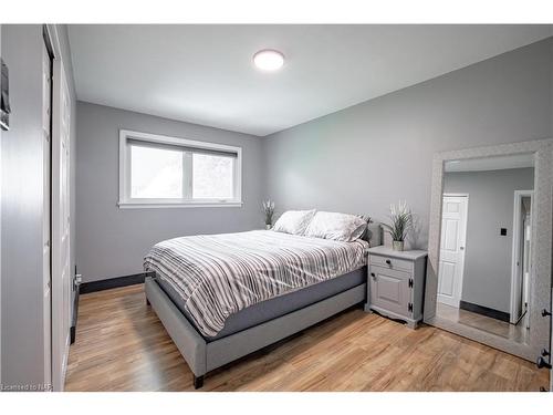 12 Forest Road, Welland, ON - Indoor Photo Showing Bedroom