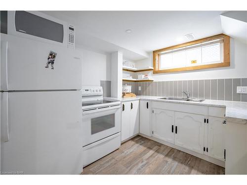 12 Forest Road, Welland, ON - Indoor Photo Showing Kitchen With Double Sink