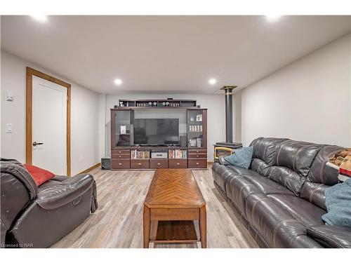 12 Forest Road, Welland, ON - Indoor Photo Showing Living Room