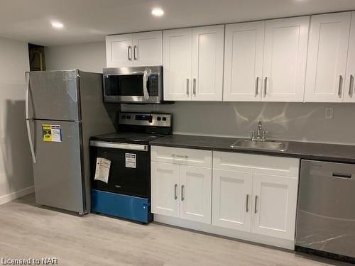 448 Grantham-Basement Avenue, St. Catharines, ON - Indoor Photo Showing Kitchen