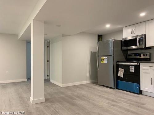 448 Grantham-Basement Avenue, St. Catharines, ON - Indoor Photo Showing Kitchen