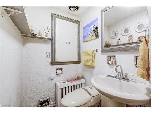 6 Highland Gardens, Welland, ON - Indoor Photo Showing Bathroom