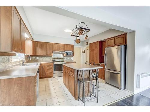 6 Highland Gardens, Welland, ON - Indoor Photo Showing Kitchen