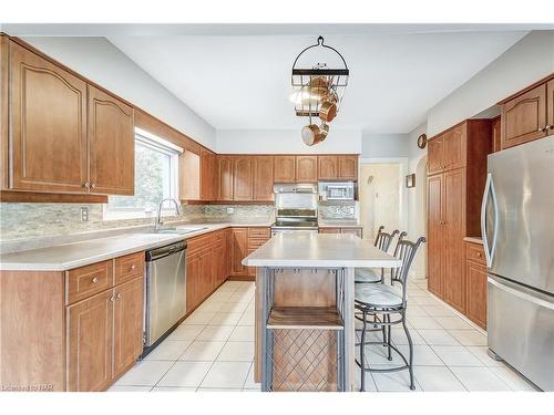 6 Highland Gardens, Welland, ON - Indoor Photo Showing Kitchen