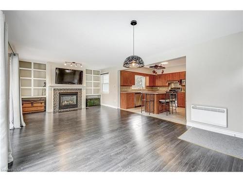 6 Highland Gardens, Welland, ON - Indoor Photo Showing Living Room With Fireplace