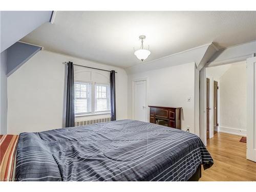 6 Highland Gardens, Welland, ON - Indoor Photo Showing Bedroom