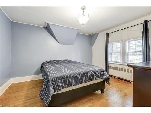 6 Highland Gardens, Welland, ON - Indoor Photo Showing Bedroom