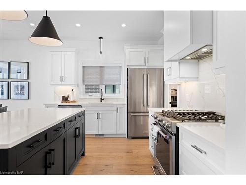 9001 Emily Boulevard, Niagara Falls, ON - Indoor Photo Showing Kitchen With Upgraded Kitchen