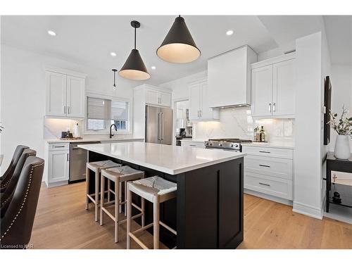 9001 Emily Boulevard, Niagara Falls, ON - Indoor Photo Showing Kitchen With Upgraded Kitchen