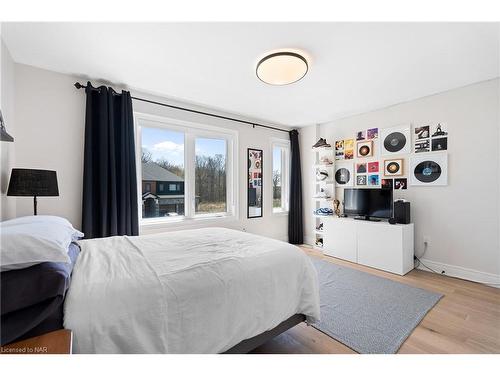 9001 Emily Boulevard, Niagara Falls, ON - Indoor Photo Showing Bedroom