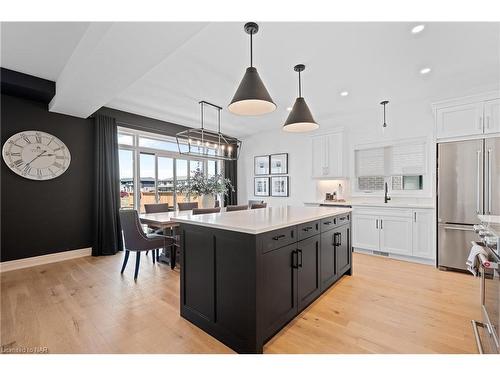 9001 Emily Boulevard, Niagara Falls, ON - Indoor Photo Showing Kitchen With Upgraded Kitchen