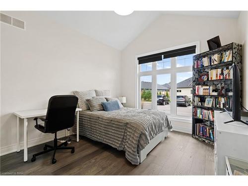 30-154 Port Robinson Road, Fonthill, ON - Indoor Photo Showing Bedroom