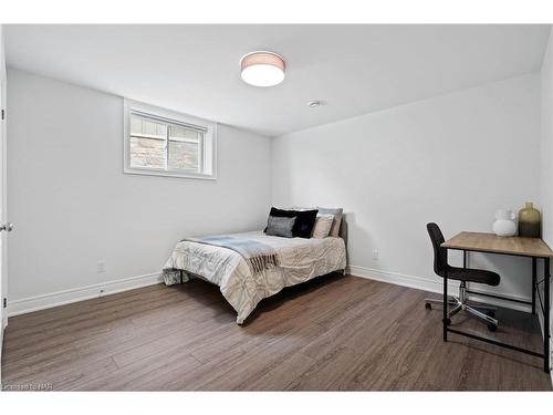 30-154 Port Robinson Road, Fonthill, ON - Indoor Photo Showing Bedroom