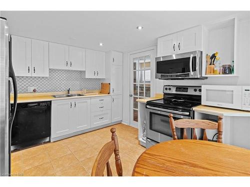 5408 Ontario Avenue, Niagara Falls, ON - Indoor Photo Showing Kitchen With Double Sink