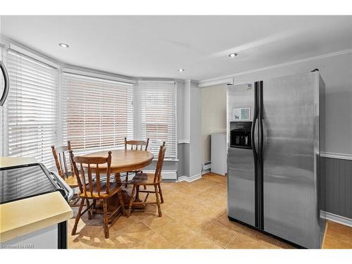 5408 Ontario Avenue, Niagara Falls, ON - Indoor Photo Showing Dining Room