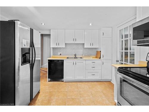 5408 Ontario Avenue, Niagara Falls, ON - Indoor Photo Showing Kitchen With Double Sink