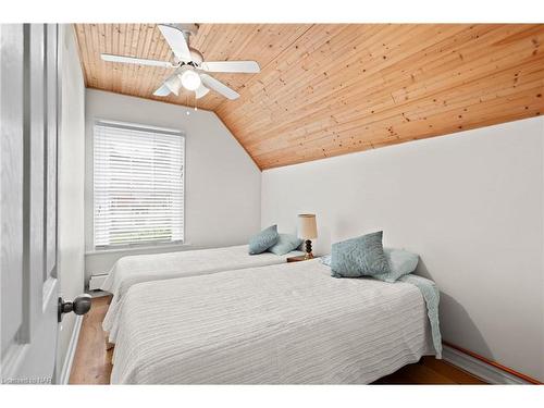 5408 Ontario Avenue, Niagara Falls, ON - Indoor Photo Showing Bedroom