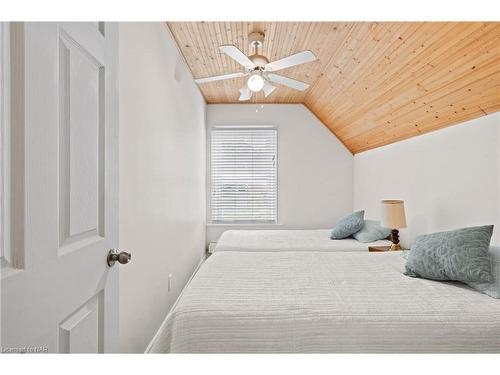 5408 Ontario Avenue, Niagara Falls, ON - Indoor Photo Showing Bedroom