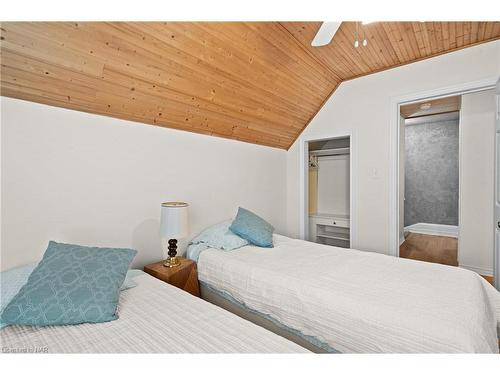 5408 Ontario Avenue, Niagara Falls, ON - Indoor Photo Showing Bedroom