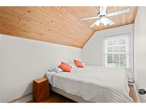 5408 Ontario Avenue, Niagara Falls, ON - Indoor Photo Showing Bedroom