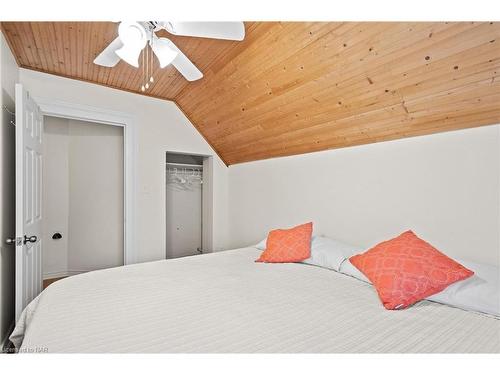 5408 Ontario Avenue, Niagara Falls, ON - Indoor Photo Showing Bedroom