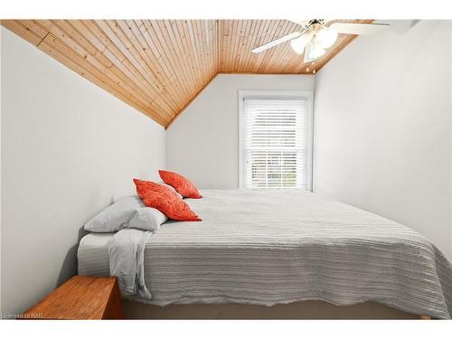 5408 Ontario Avenue, Niagara Falls, ON - Indoor Photo Showing Bedroom