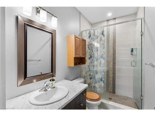 7-1347 Whetherfield Street Street, London, ON - Indoor Photo Showing Bathroom