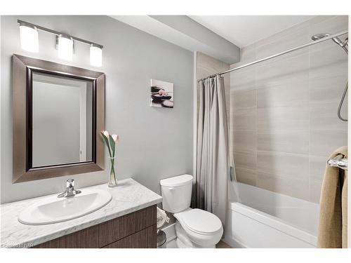 7-1347 Whetherfield Street Street, London, ON - Indoor Photo Showing Bathroom