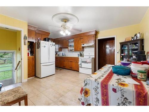 1347 Line 6 Road, Niagara-On-The-Lake, ON - Indoor Photo Showing Kitchen