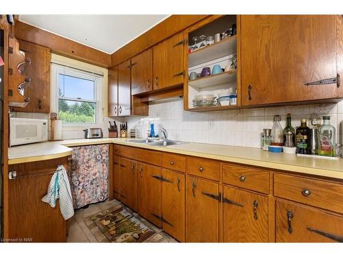 1347 Line 6 Road, Niagara-On-The-Lake, ON - Indoor Photo Showing Kitchen With Double Sink