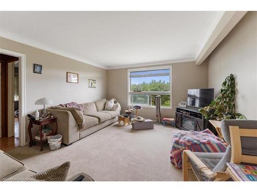 1347 Line 6 Road, Niagara-On-The-Lake, ON - Indoor Photo Showing Living Room