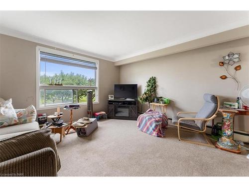 1347 Line 6 Road, Niagara-On-The-Lake, ON - Indoor Photo Showing Living Room