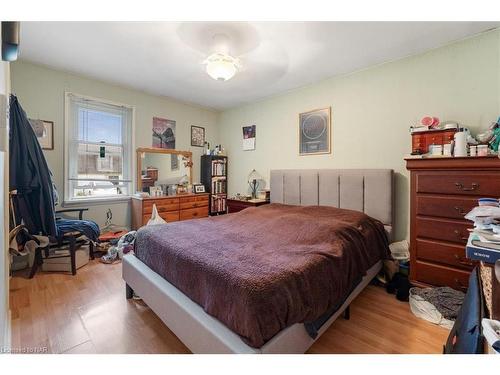 1347 Line 6 Road, Niagara-On-The-Lake, ON - Indoor Photo Showing Bedroom